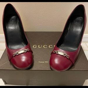 Gucci Horsebit Napa Moorea; Color: Cerese Size: 8.5M. 3.5” heel. Gently worn.